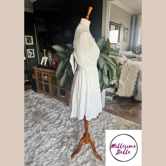 Dainty White Sundress - Picture 6 of 7